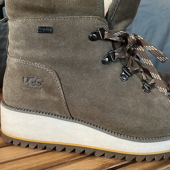 Ugg platform hiking boots - Picture 2 of 6